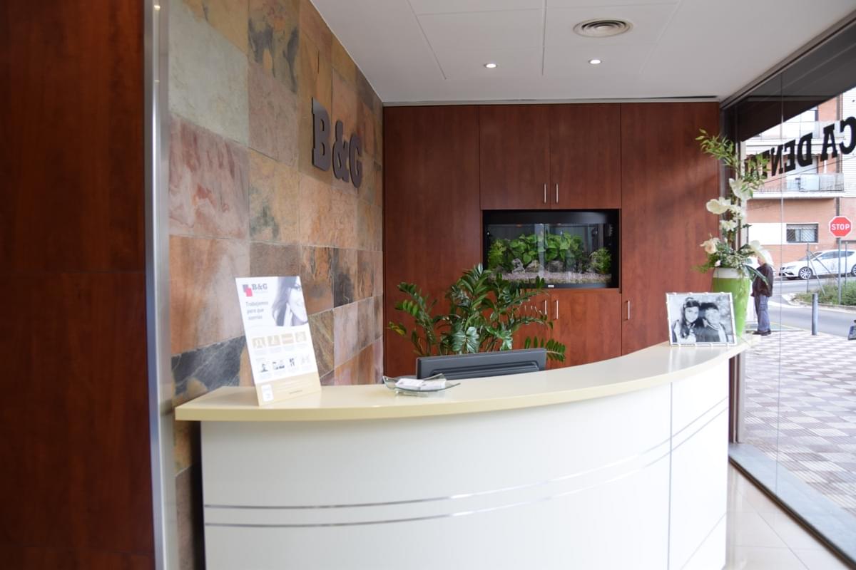 B&G Clínica Dental - Clínica dental en Esparreguera especializada en implantes, ortodoncia y estética dental